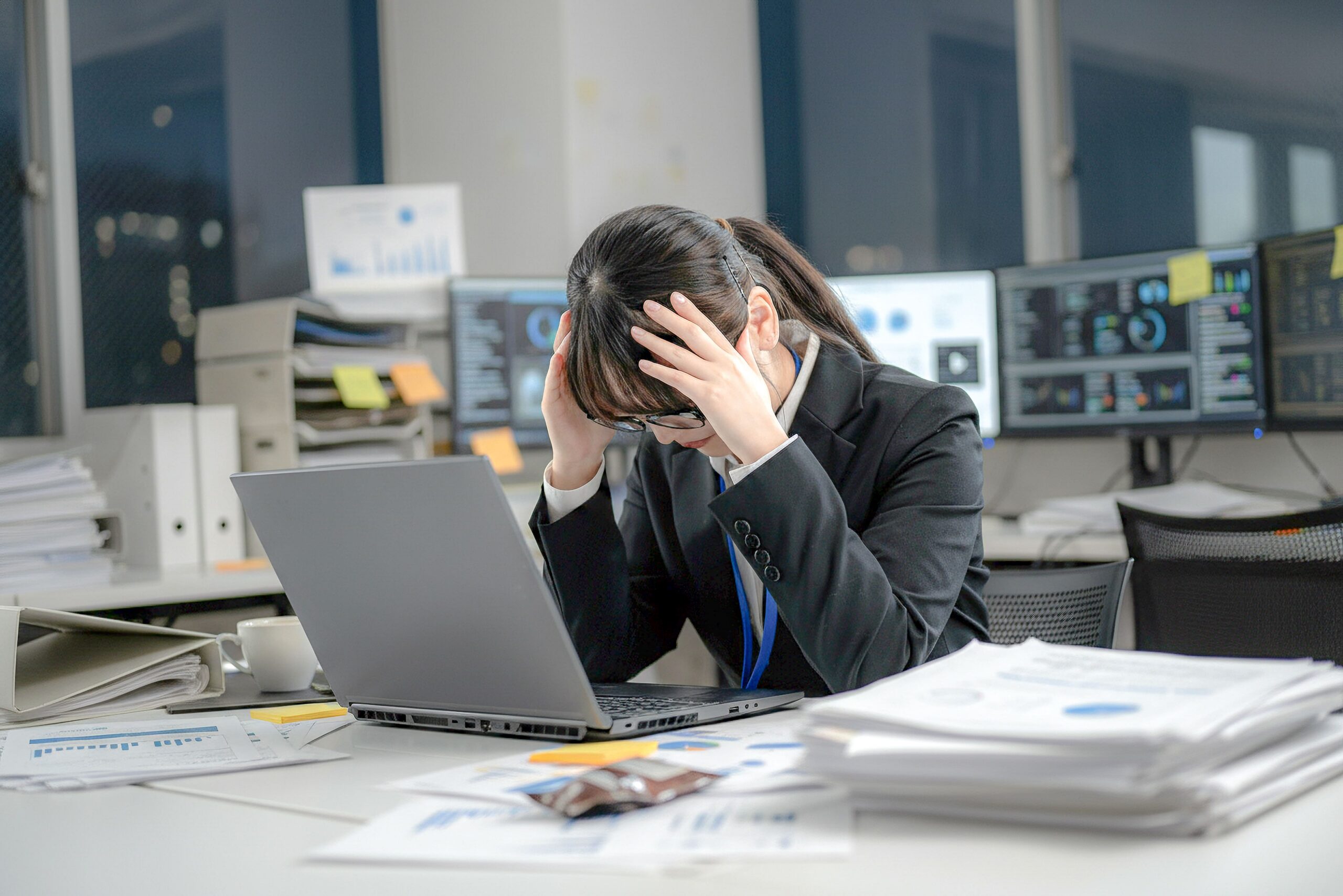 仕事で限界を感じたときに体に現れやすいサインの原因と対処法