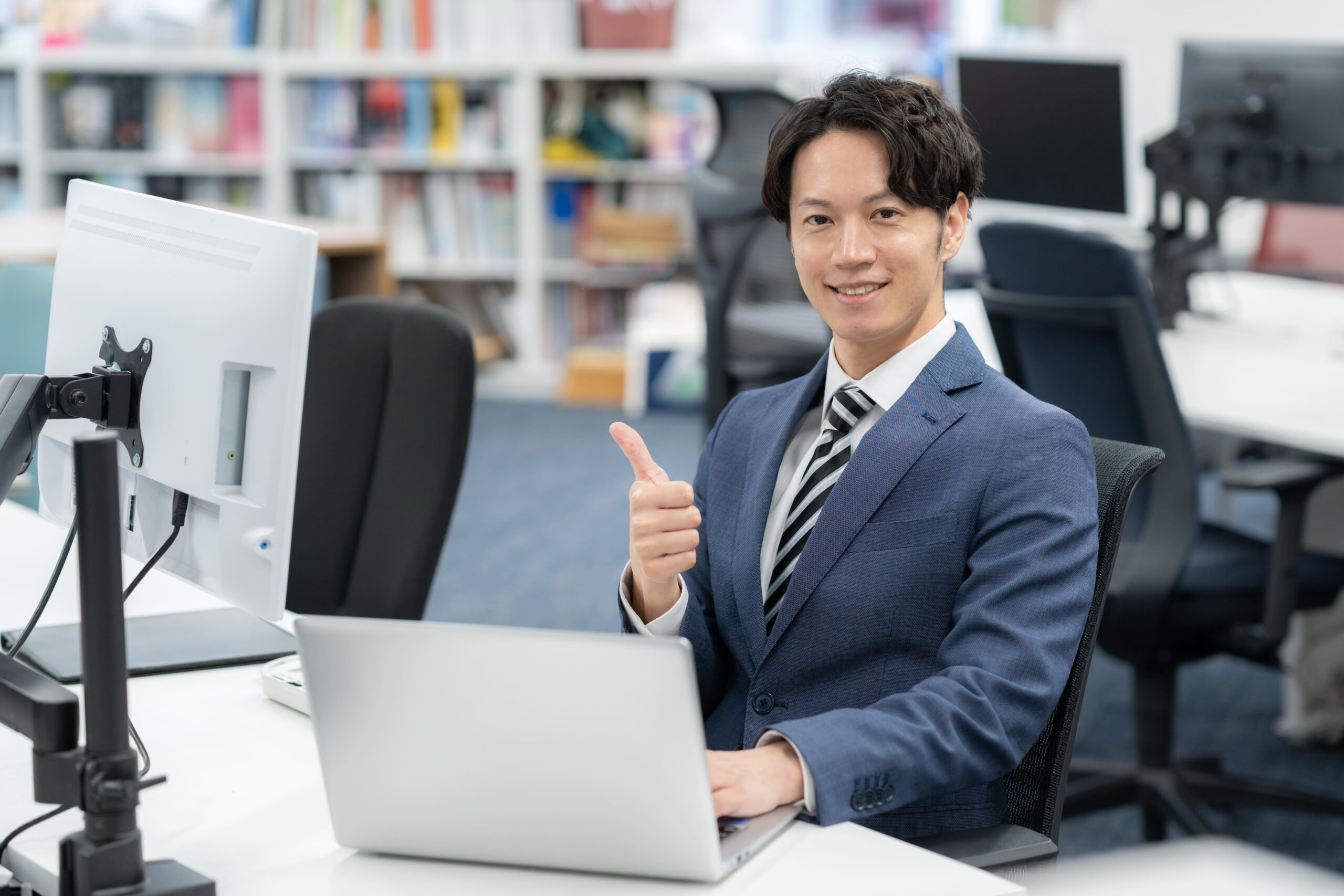 【販売職から営業職に転職するには】営業に活かせるスキルや志望動機のコツ