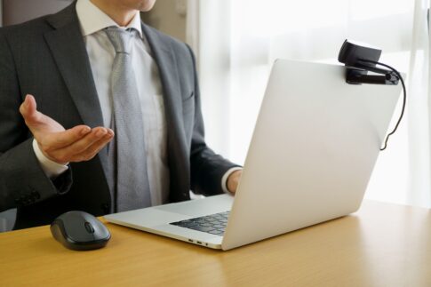 IT営業の平均年収・他業界の営業との年収比較!IT営業に必要なスキルも解説