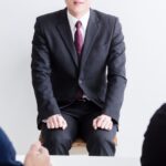 面接で緊張しすぎは解決可能！面接で緊張しない方法を面接前・面接中に分けて解説