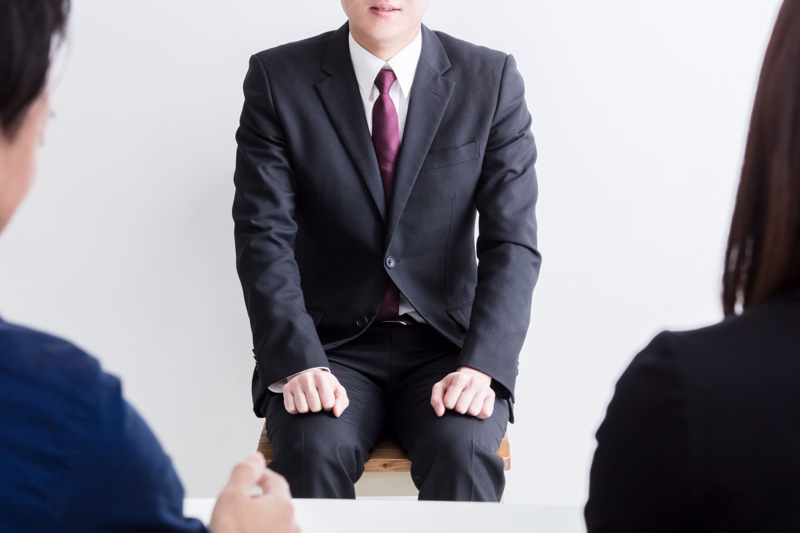 面接で緊張しすぎは解決可能!面接で緊張しない方法を面接前・面接中に分けて解説