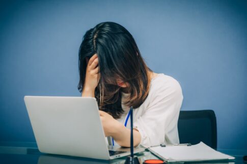 新卒3ヶ月で辞めたい!早期退職の注意点と転職成功のためのポイントを解説