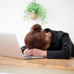 【事務職やめたい】やめとけ！と言われる向いてない人の特徴と4つの対処法