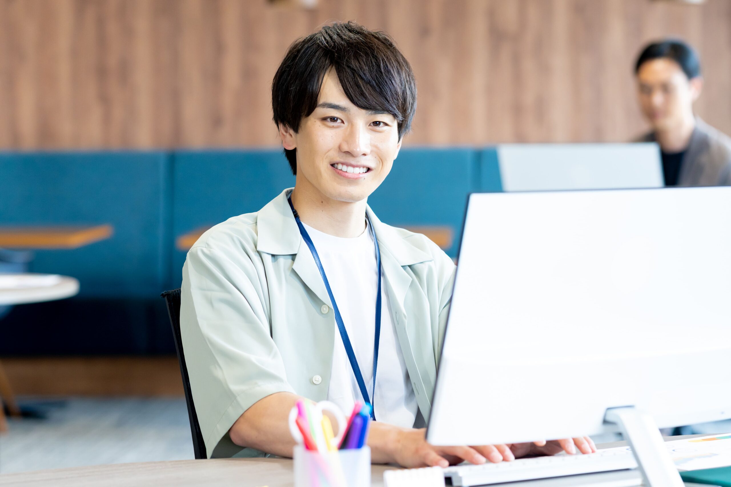 「中卒は正社員になれない」は嘘!未経験からホワイトな職場へ就職する方法