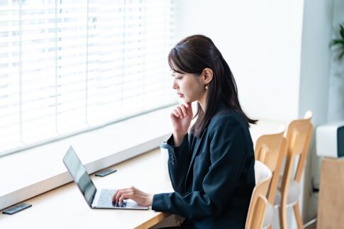 「新卒で事務職はもったいない！？」難しいと言われる理由と就職成功のコツ