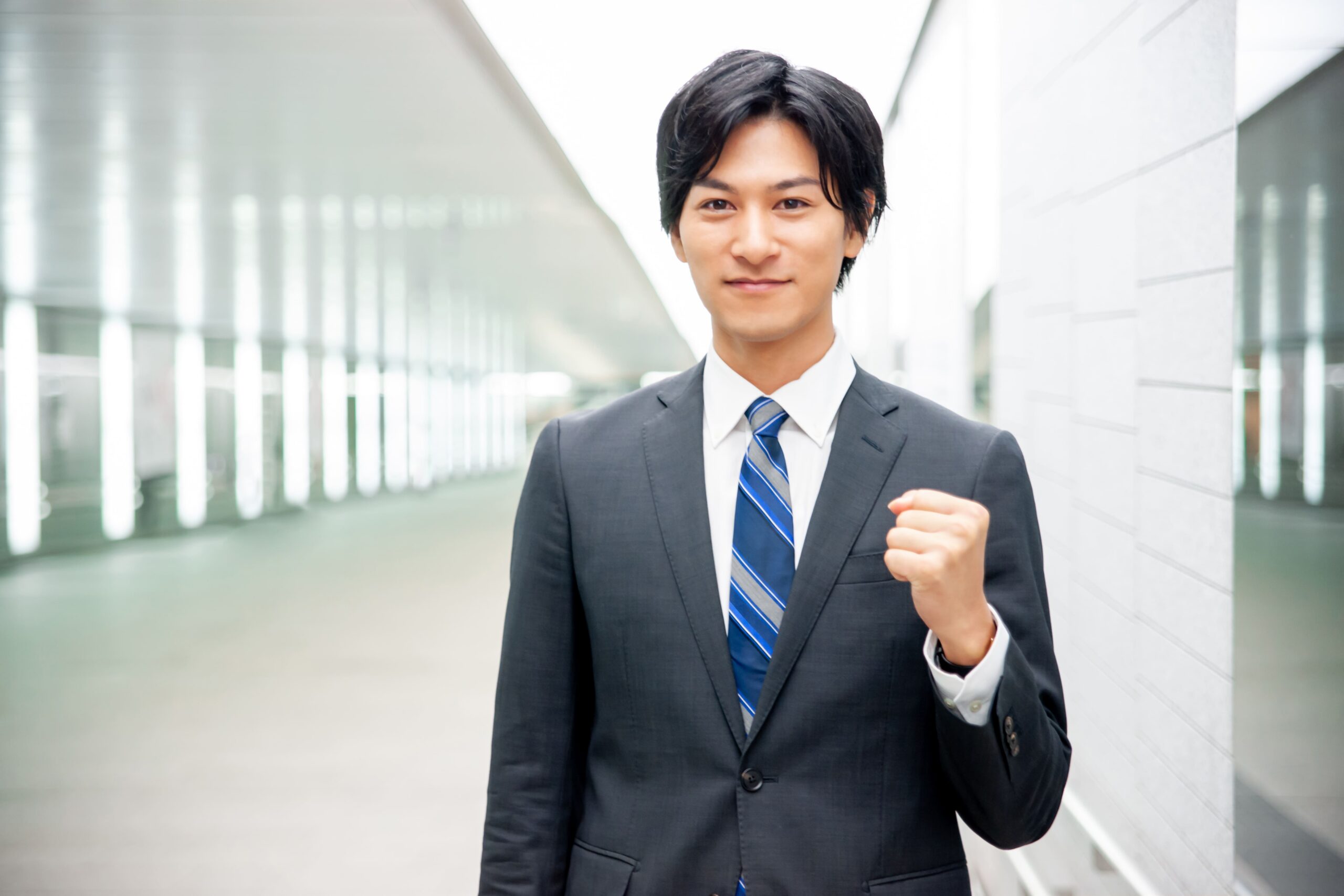 休みが多くて給料がいい仕事10選！高卒が転職を成功させる秘訣も解説