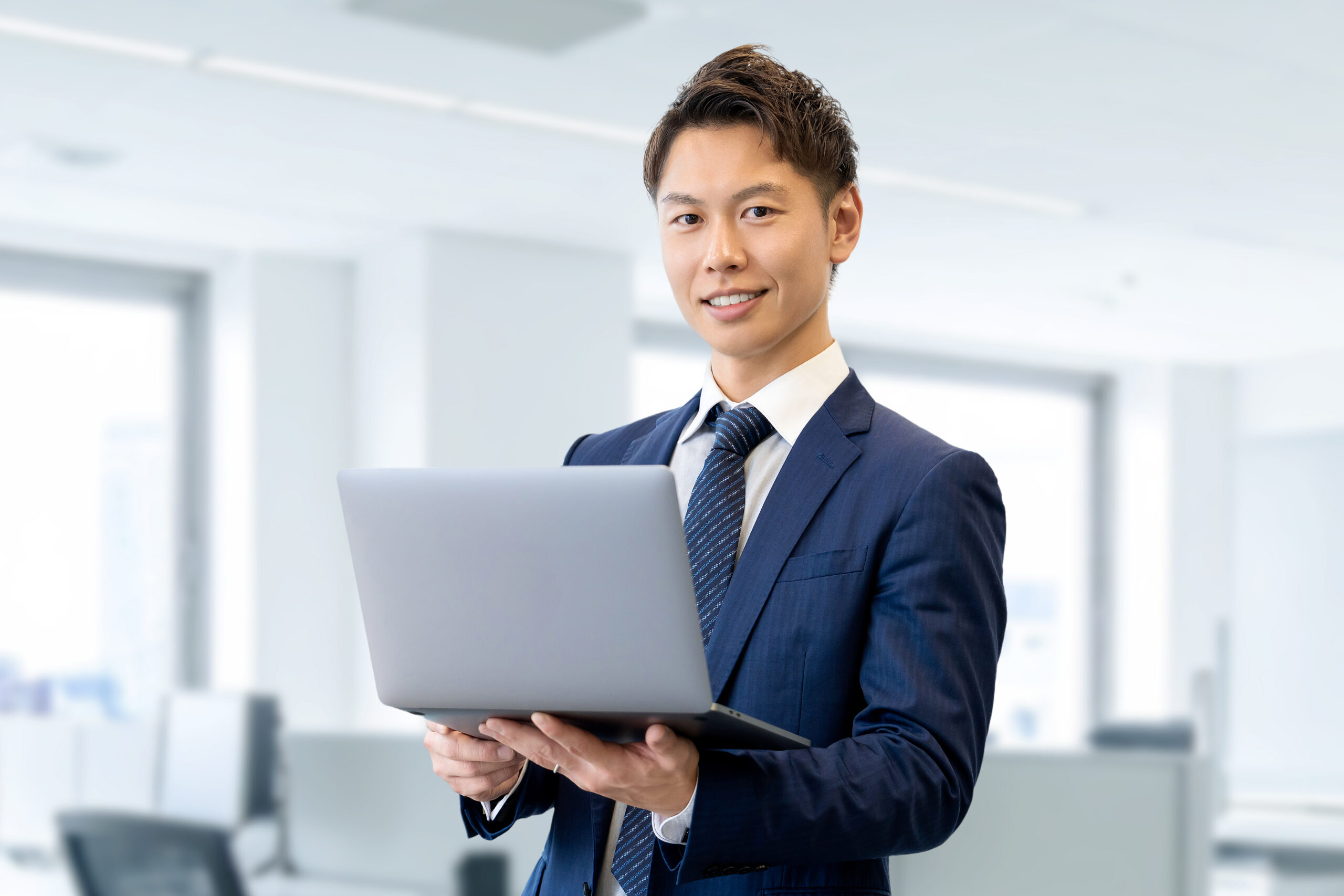 高卒からエンジニアになる方法！なれる理由や向いてる人、有利な資格も紹介