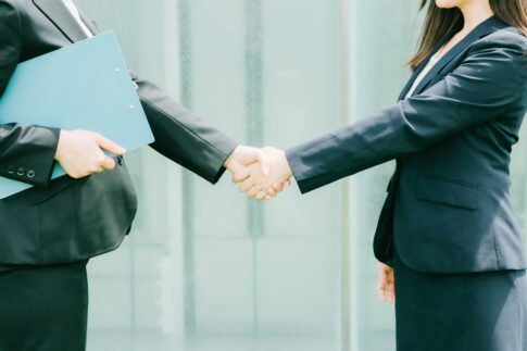 高卒で税理士になるには？目指す方法や受験資格・難易度も紹介