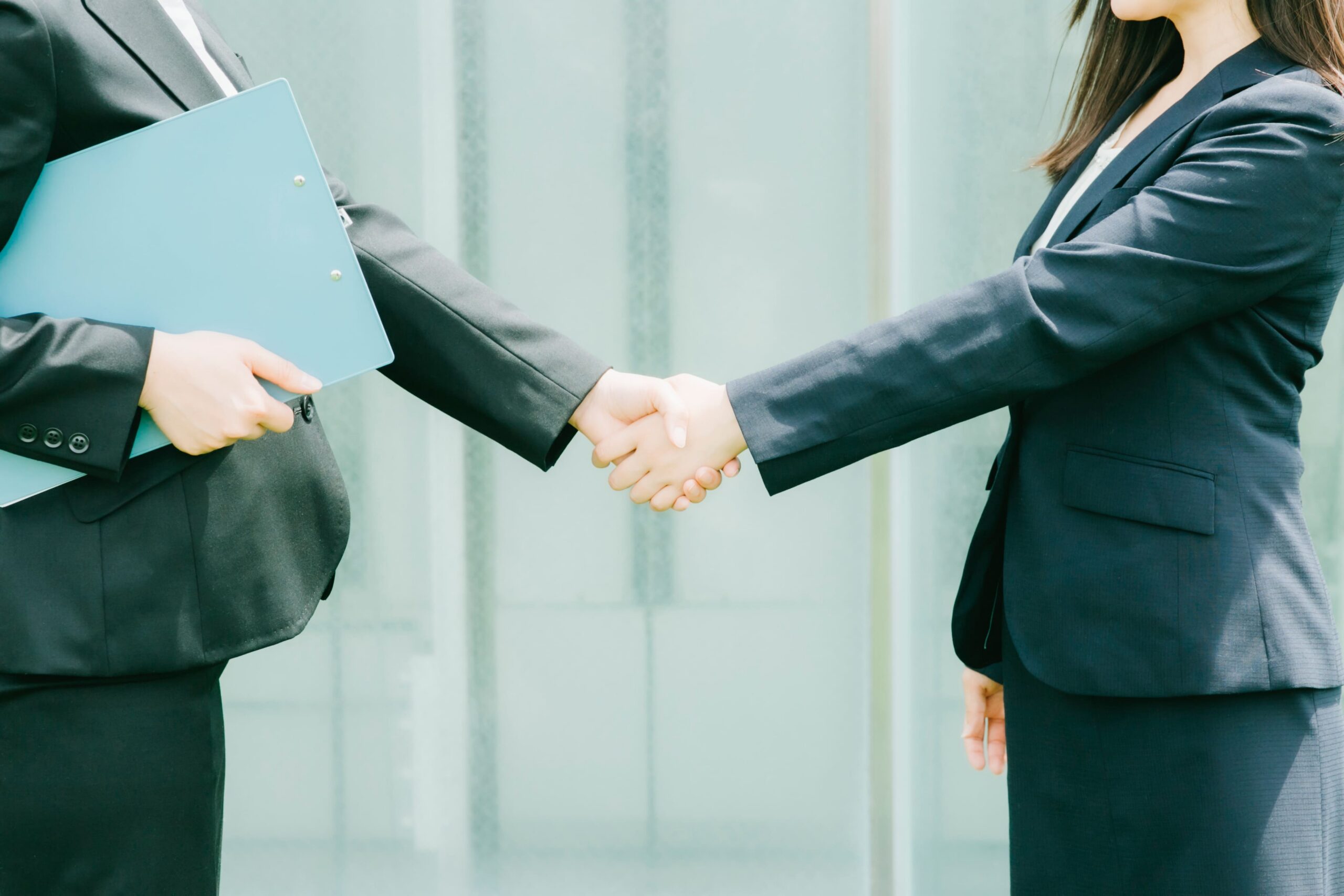 高卒で税理士になるには?目指す方法や受験資格・難易度も紹介