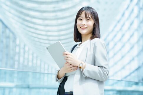 高卒から総合職を目指すために必要なことは？一般職との違いも解説