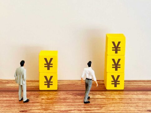 高卒の平均年収はいくら?大卒との違いや平均年収の高い仕事も解説