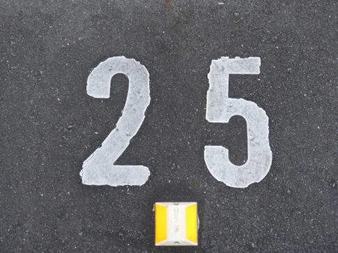 高卒でも取れる資格25選！活かせる仕事やキャリアアップのコツを解説