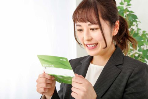 高卒の初任給はいくら?都道府県・企業規模・業界別で解説