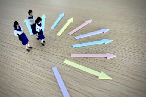 高卒の就職先の選び方は？おすすめの仕事資格、求人票の見方も解説