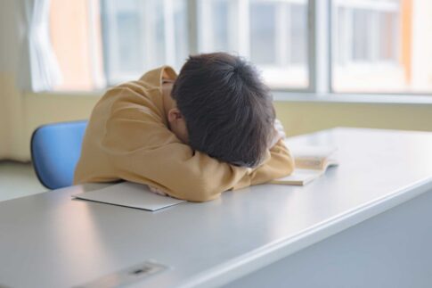 大学を辞める理由は?辞めるメリット・デメリットやその後の進路も解説